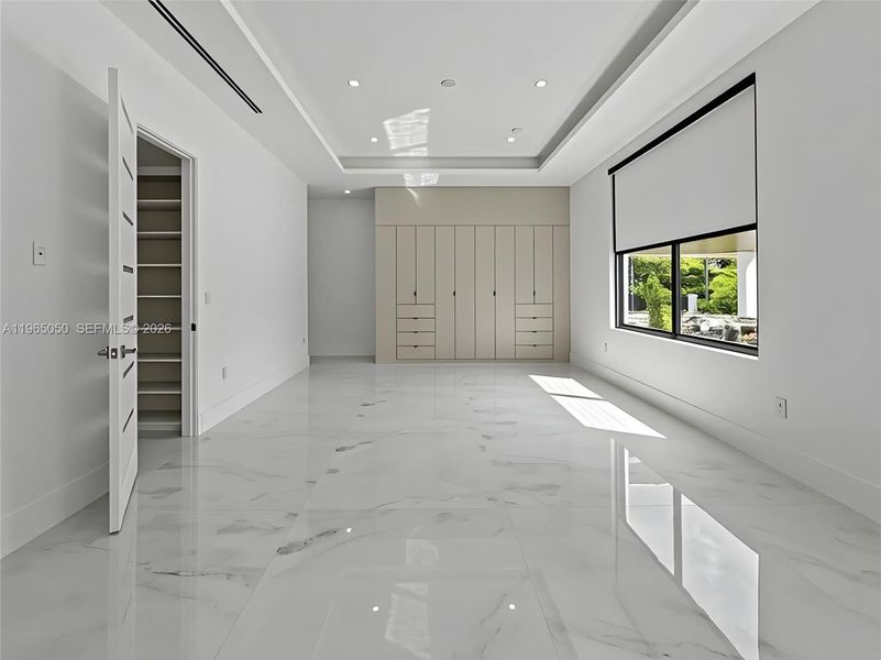 Spacious, unfurnished interior of a new home in , Miami (Image 18).
