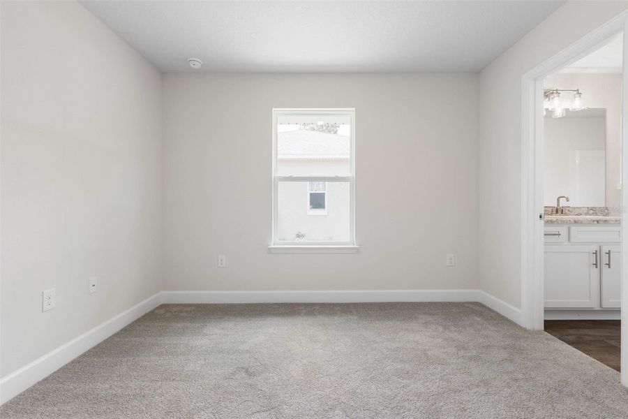Spacious, unfurnished interior of a new home in Arbor Park, Leesburg (Image 28).