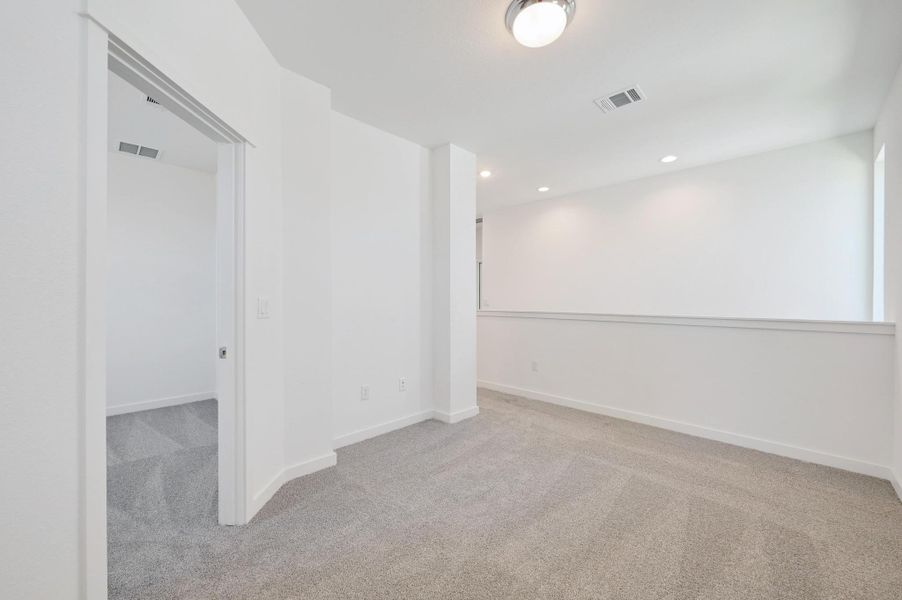 Spacious, unfurnished interior of a new home in The Porch at Du Pre, Buda (Image 15).