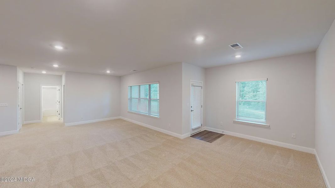 Spacious, unfurnished interior of a new home in Oakview Estates, Macon (Image 14).