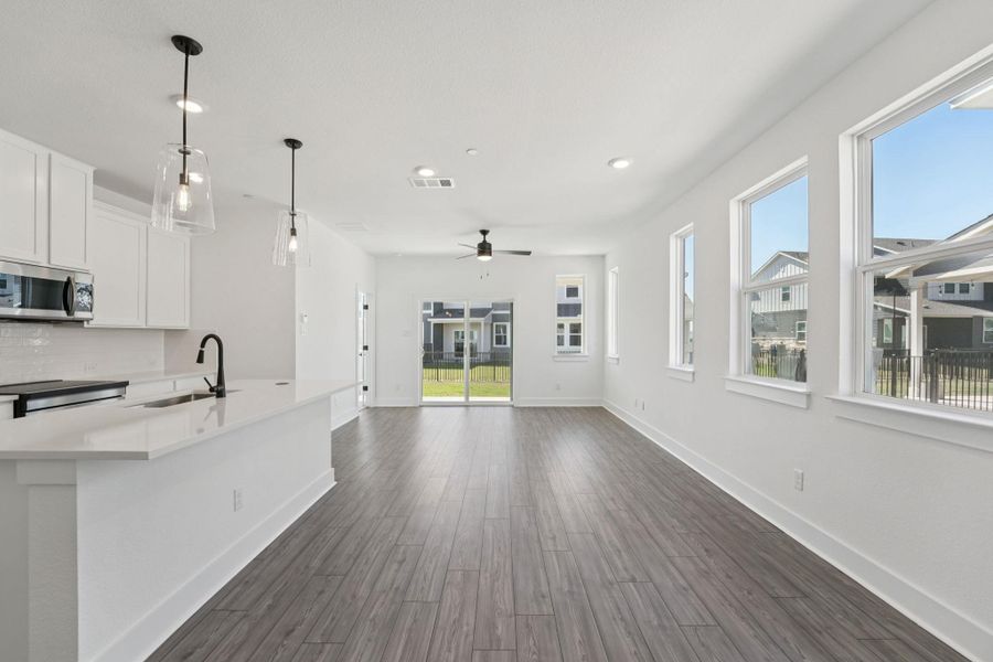 Spacious, unfurnished interior of a new home in Avery Centre, Round Rock (Image 18).