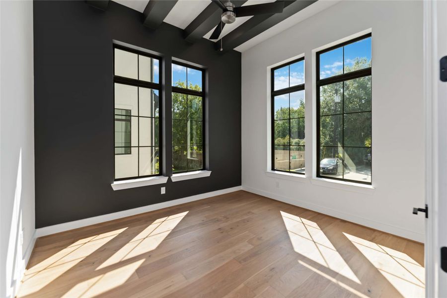 Spacious, unfurnished interior of a new home in , Houston (Image 14).