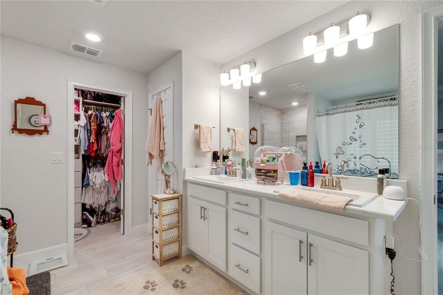 Furnished interior view inside a new home in , Dunnellon (Image 44).