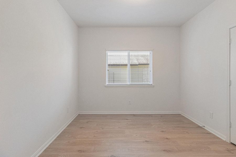 Spacious, unfurnished interior of a new home in Columbia Lakes, West Columbia (Image 27).