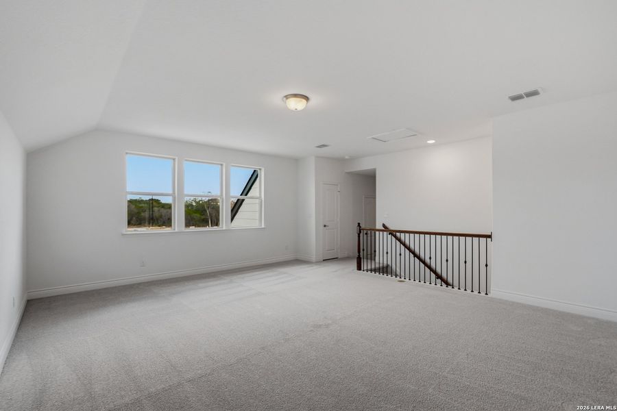 Spacious, unfurnished interior of a new home in Davis Ranch, San Antonio (Image 41).