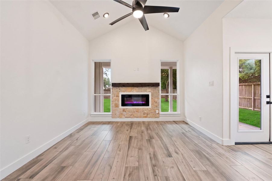 Spacious, unfurnished interior of a new home in , Texas City (Image 23).