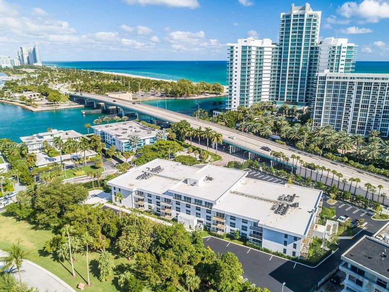 Condo located in Bal Harbour, FL showcasing its design and architecture (Image 2). Condo located in Bal Harbour, FL showcasing its design and architecture (Image 2).