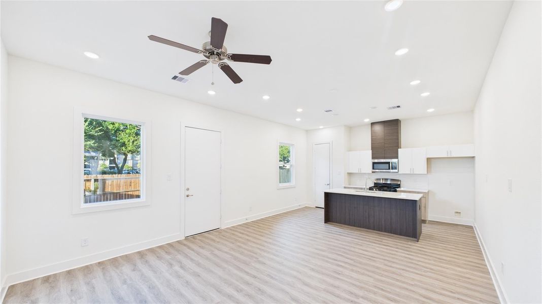 Spacious, unfurnished interior of a new home in , Houston (Image 15).