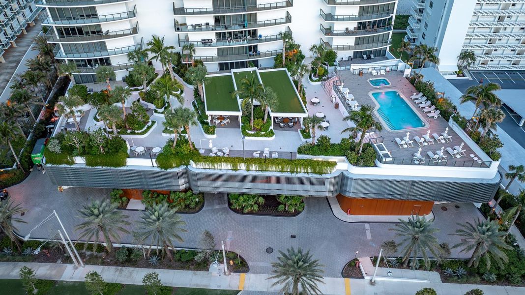 Condo located in Pompano Beach, FL showcasing its design and architecture (Image 23).