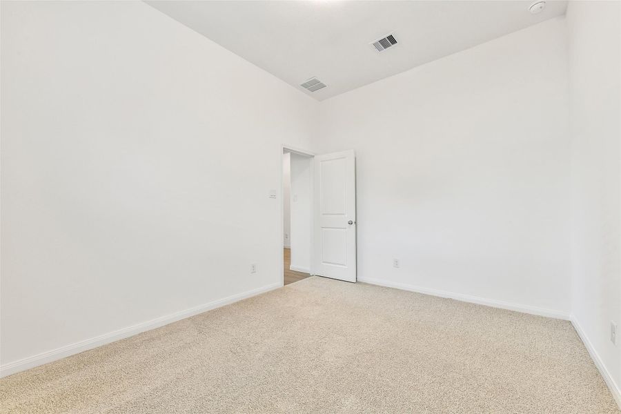 Spacious, unfurnished interior of a new home in King Oaks Village, Baytown (Image 23).