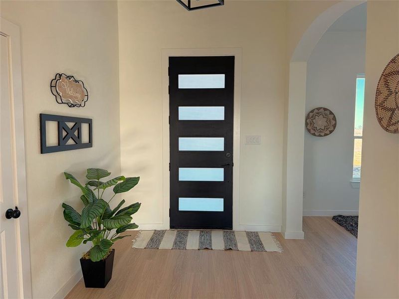 Furnished interior view inside a new home in , Waxahachie (Image 9).