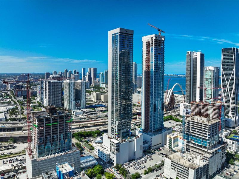 Condo located in Miami, FL showcasing its design and architecture (Image 33).