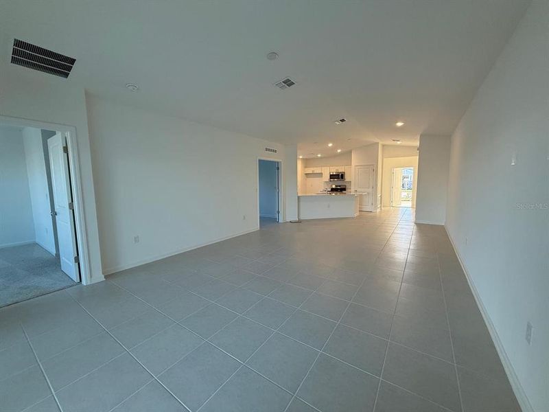 Spacious, unfurnished interior of a new home in , Kissimmee (Image 21).