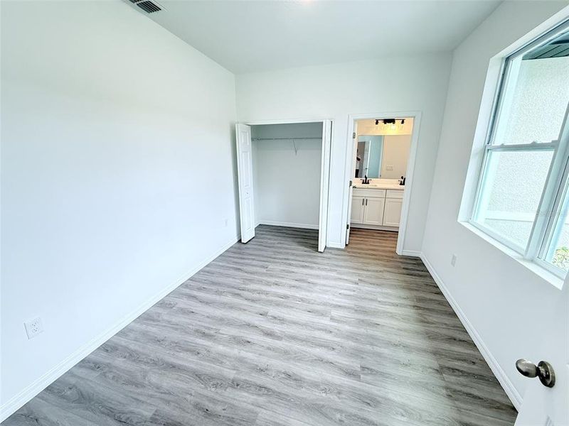 Spacious, unfurnished interior of a new home in , North Port (Image 18).