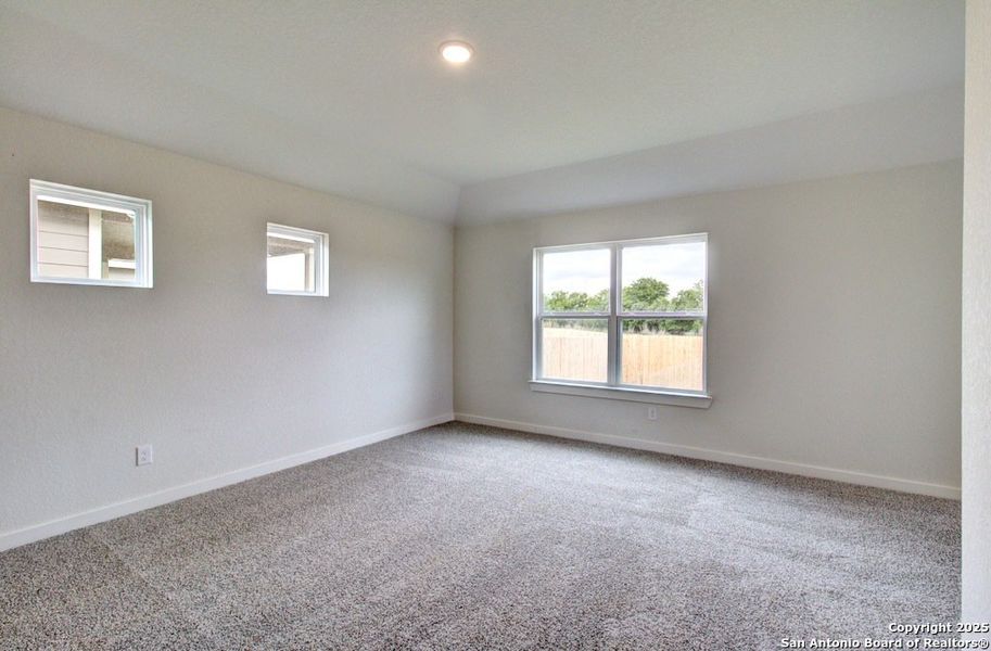 Spacious, unfurnished interior of a new home in Cloud Country, New Braunfels (Image 16).