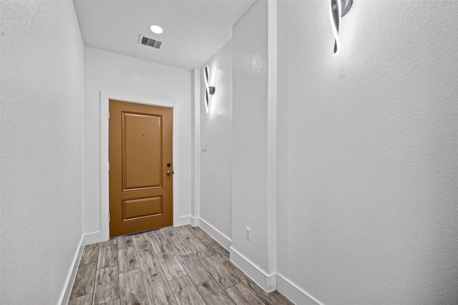 Spacious, unfurnished interior of a new home in , Crosby (Image 24).