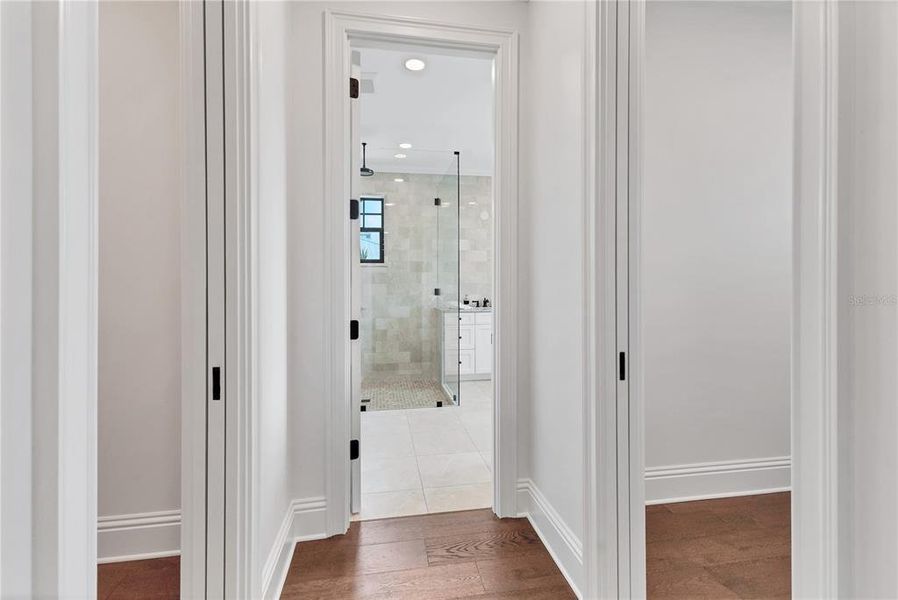 Spacious, unfurnished interior of a new home in , Boca Grande (Image 23).