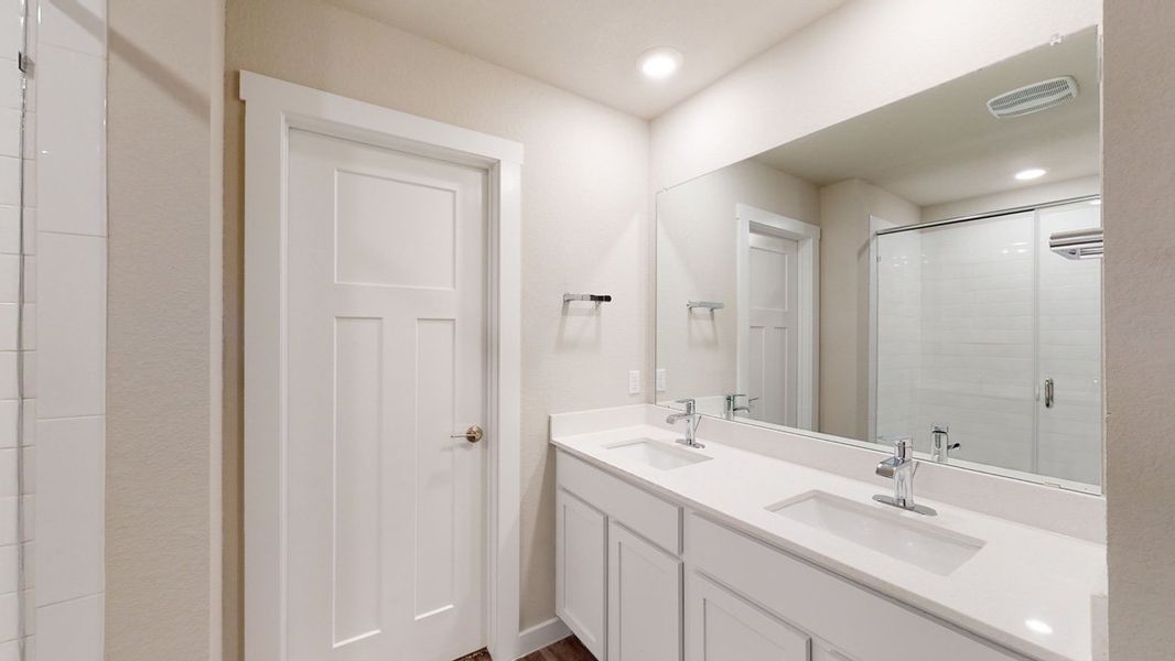 Furnished interior view inside a new home in Saratoga Crossing, Corpus Christi (Image 8).