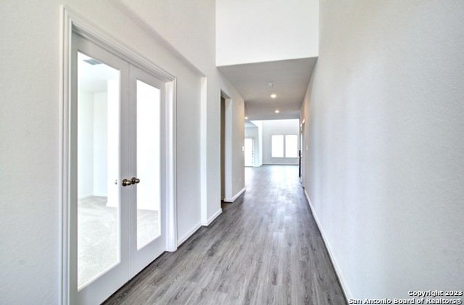 Spacious, unfurnished interior of a new home in Veranda, New Braunfels (Image 23).