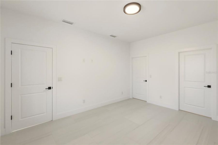 Spacious, unfurnished interior of a new home in , North Port (Image 31).