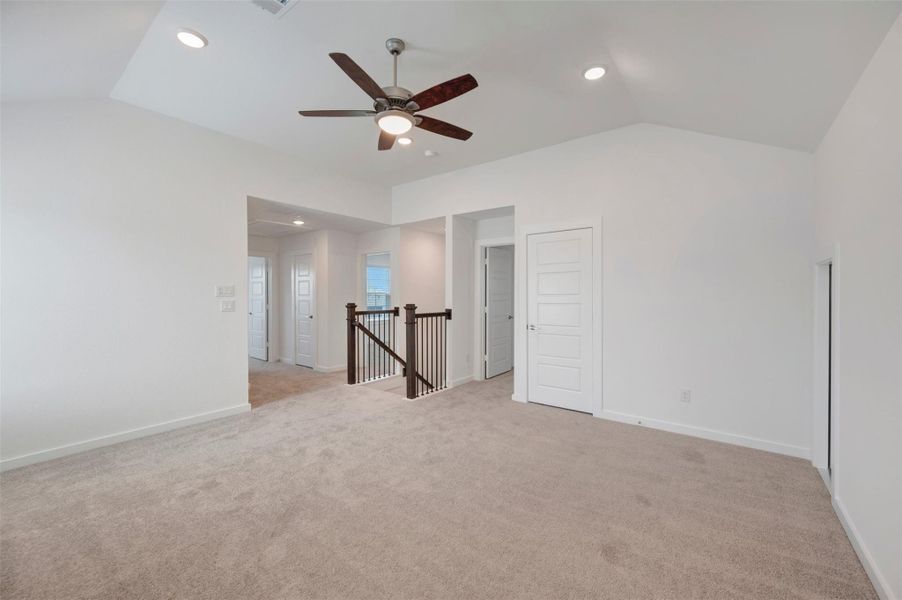 Spacious, unfurnished interior of a new home in Miller's Pond, Rosenberg (Image 20).