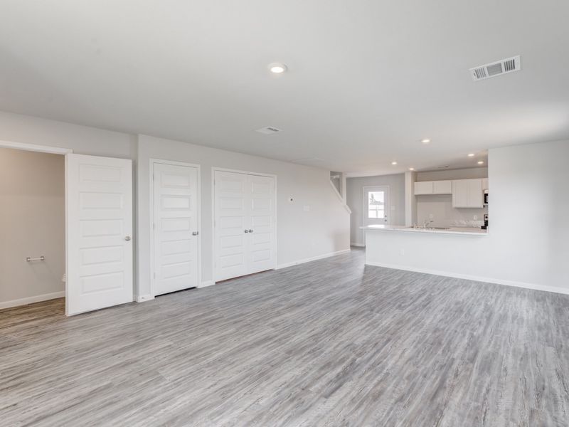 Representative unfurnished interior of a home built from the Savannah by National HomeCorp in Redland Estates, Lufkin (Image 5).