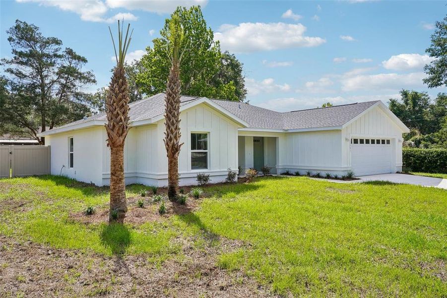 Front exterior of a new home in , Dunnellon, FL, highlighting curb appeal (Image 28).