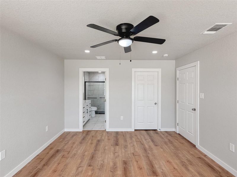 Spacious, unfurnished interior of a new home in , Spring Branch (Image 21).