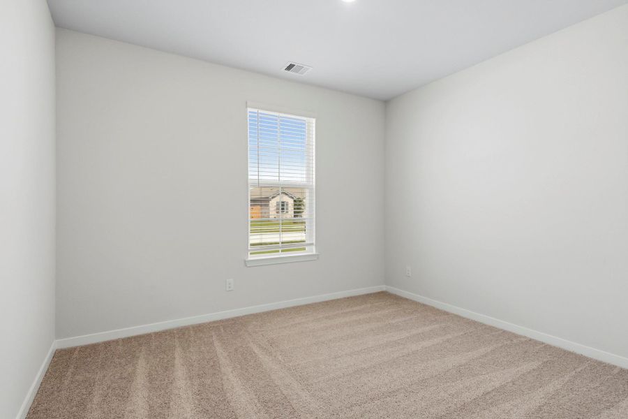 Spacious, unfurnished interior of a new home in Sunterra Lakes, Brookshire (Image 14).