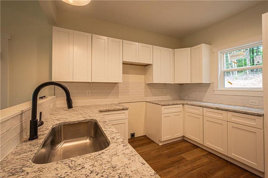 Furnished interior view inside a new home in , Dahlonega (Image 6).