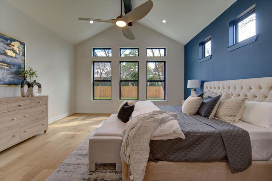 Stunning windows overlooking the large backyard Stunning windows overlooking the large backyard