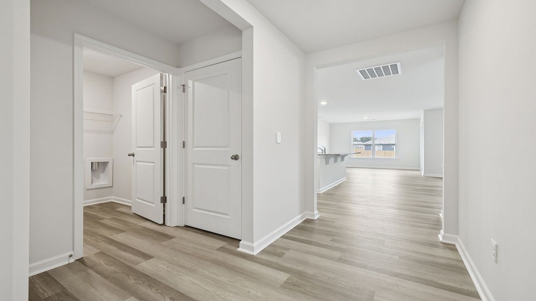 Spacious, unfurnished interior of a new home in Cascade Point, Seneca (Image 18).