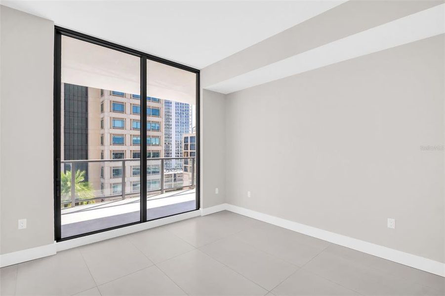 Spacious, unfurnished interior of a new home in , St. Petersburg (Image 24).