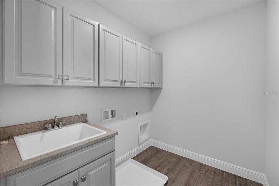 Furnished interior view inside a new home in Waterleigh, Winter Garden (Image 8).