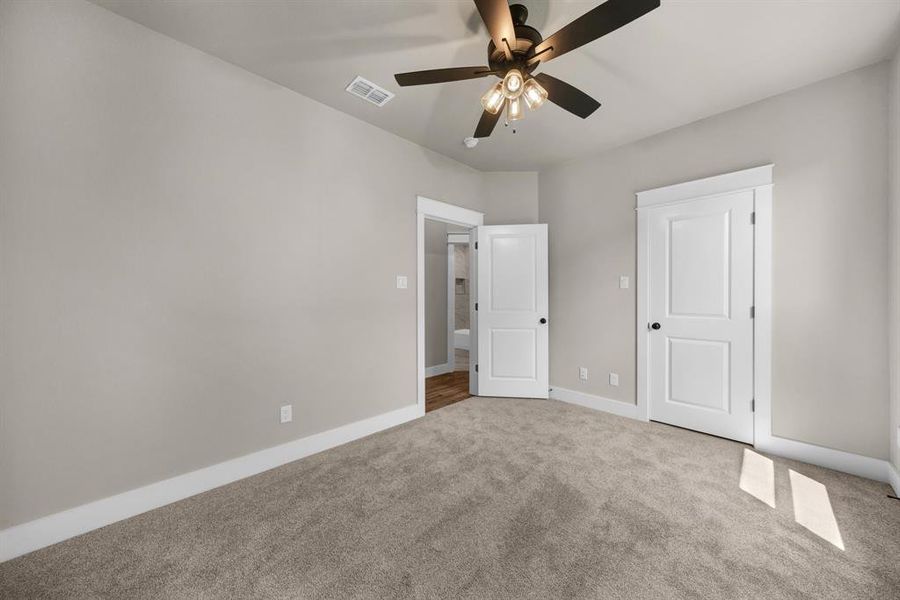 Spacious, unfurnished interior of a new home in , Willow Park (Image 17).