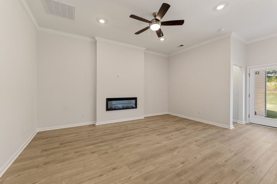 Spacious, unfurnished interior of a new home in Landmark Commons, Boiling Springs (Image 19).