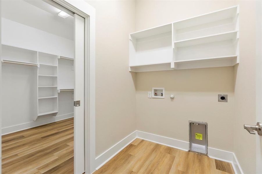 Spacious, unfurnished interior of a new home in , Sherman (Image 28).