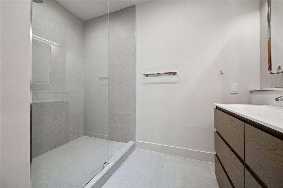 3rd level full bathroom. 3rd level full bathroom.