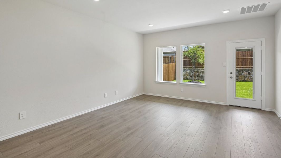 Spacious, unfurnished interior of a new home in Sweetwater Springs, Sherman (Image 5).