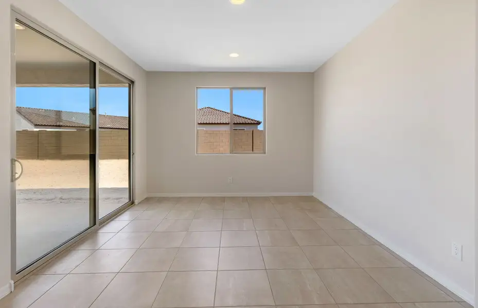 Spacious, unfurnished interior of a new home in El Rancho Santa Rosa, Maricopa (Image 13).