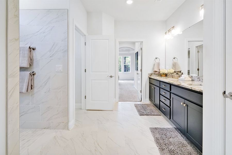 Shelter Bay, Master Bathroom