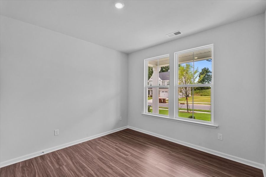Spacious, unfurnished interior of a new home in Fieldstone, Lexington (Image 26).