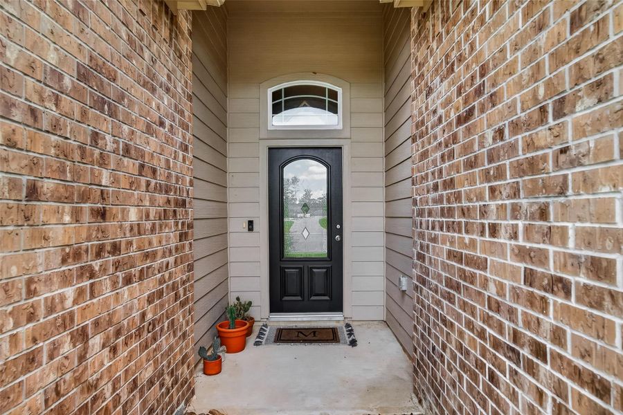 Exterior details and patio area of a home in , Willis (Image 3).