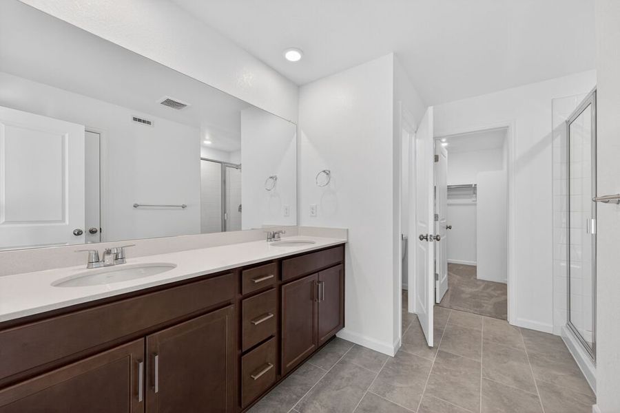 Furnished interior view inside a new home in Parterre, Thornton (Image 8).