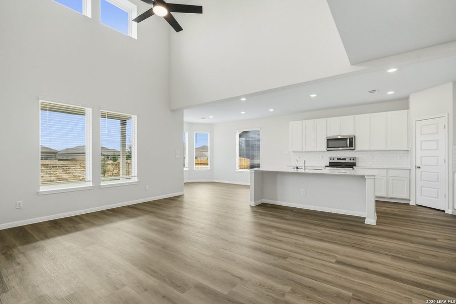 Spacious, unfurnished interior of a new home in Cinco Lakes, San Antonio (Image 23).