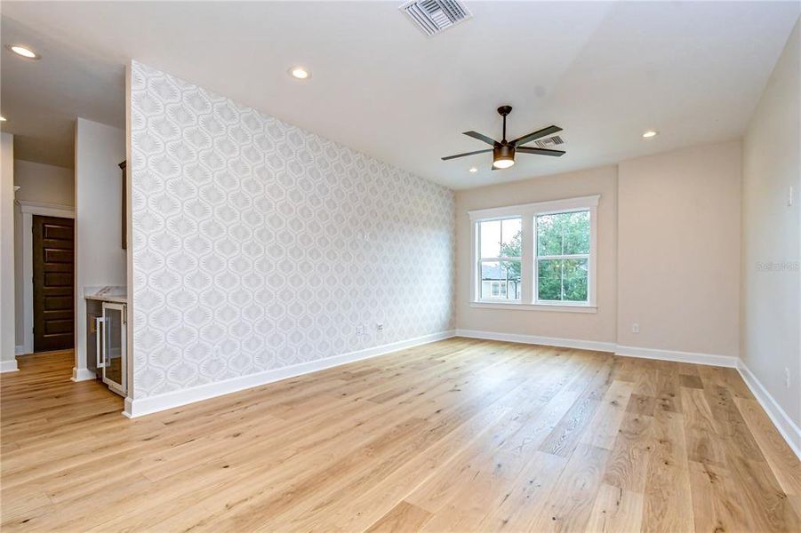 Spacious, unfurnished interior of a new home in , Tampa (Image 33).