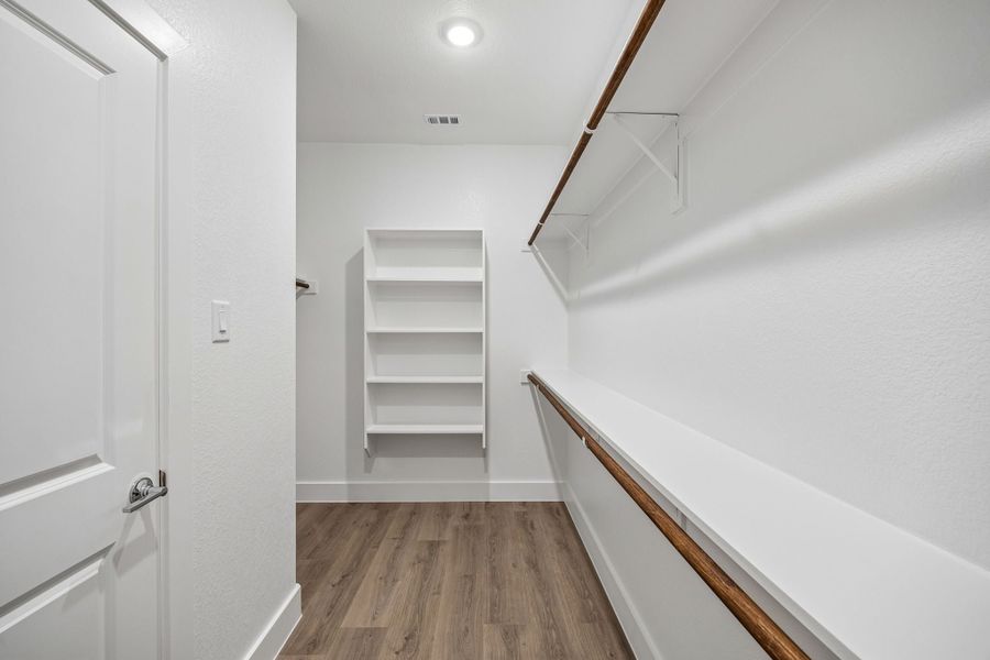 Spacious, unfurnished interior of a new home in Dove Hollow, Waxahachie (Image 25). Spacious, unfurnished interior of a new home in Dove Hollow, Waxahachie (Image 25).