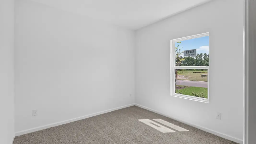 Spacious, unfurnished interior of a new home in Copes Landing, Jacksonville (Image 20).