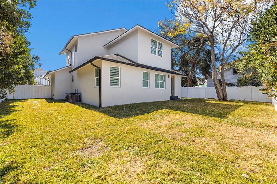 Exterior details and patio area of a home in , Tampa (Image 3).