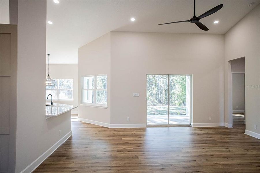 Spacious, unfurnished interior of a new home in , Weeki Wachee (Image 44).